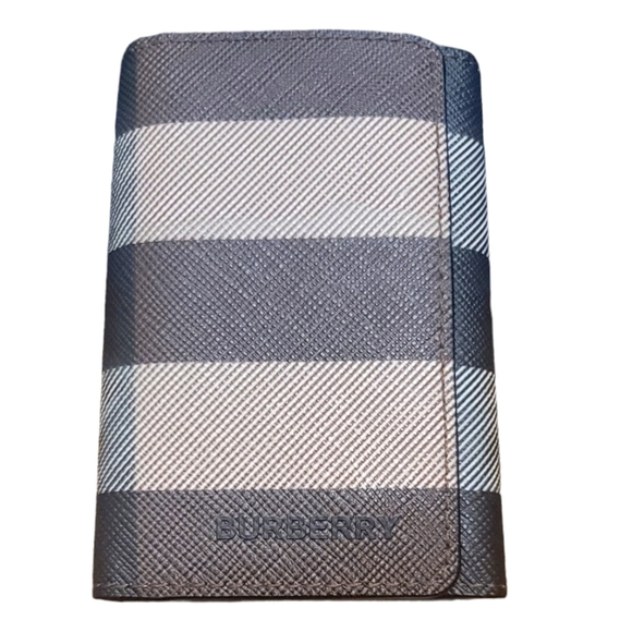 Burberry Other - Burberry 6 key holder. EUC